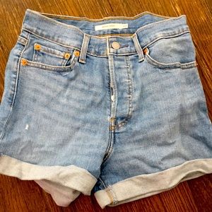 Levi wedgie denim short